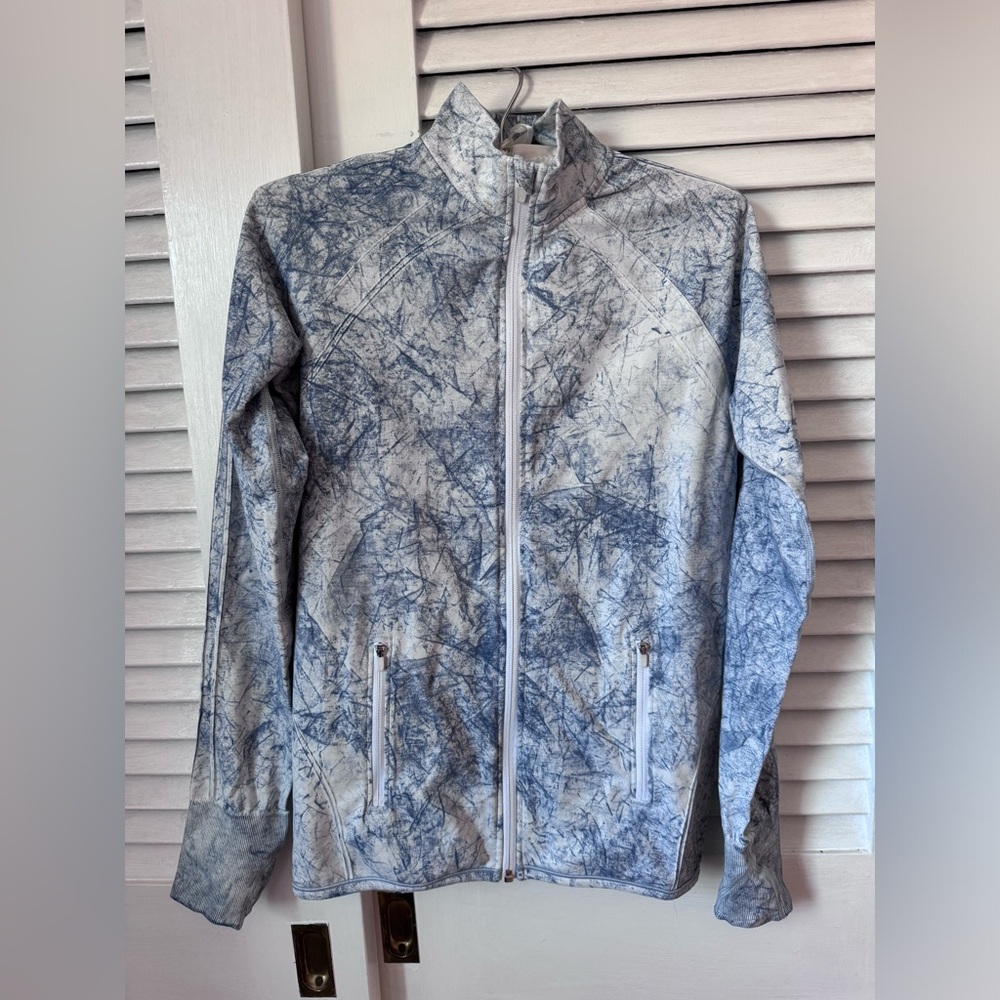 Blue and white Lululemon Define jacket